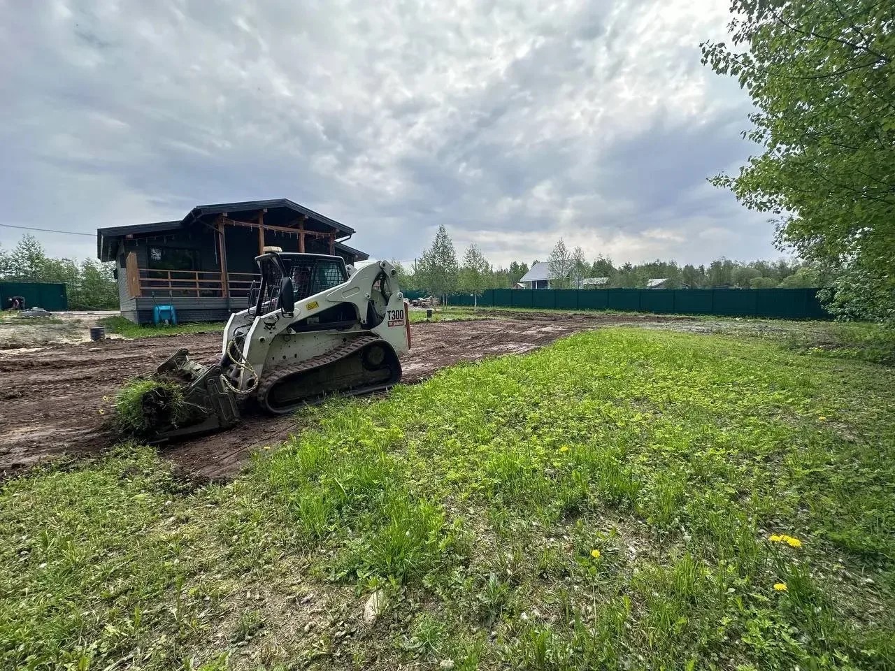 Расчистка и подготовка участка техникой