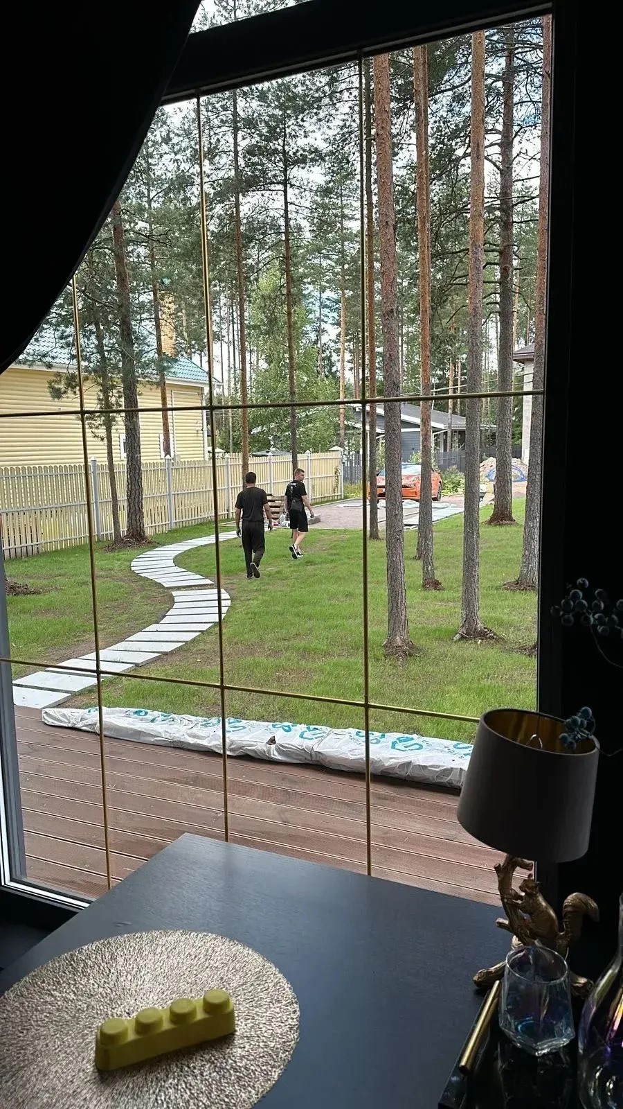 Газон и дорожка на участке